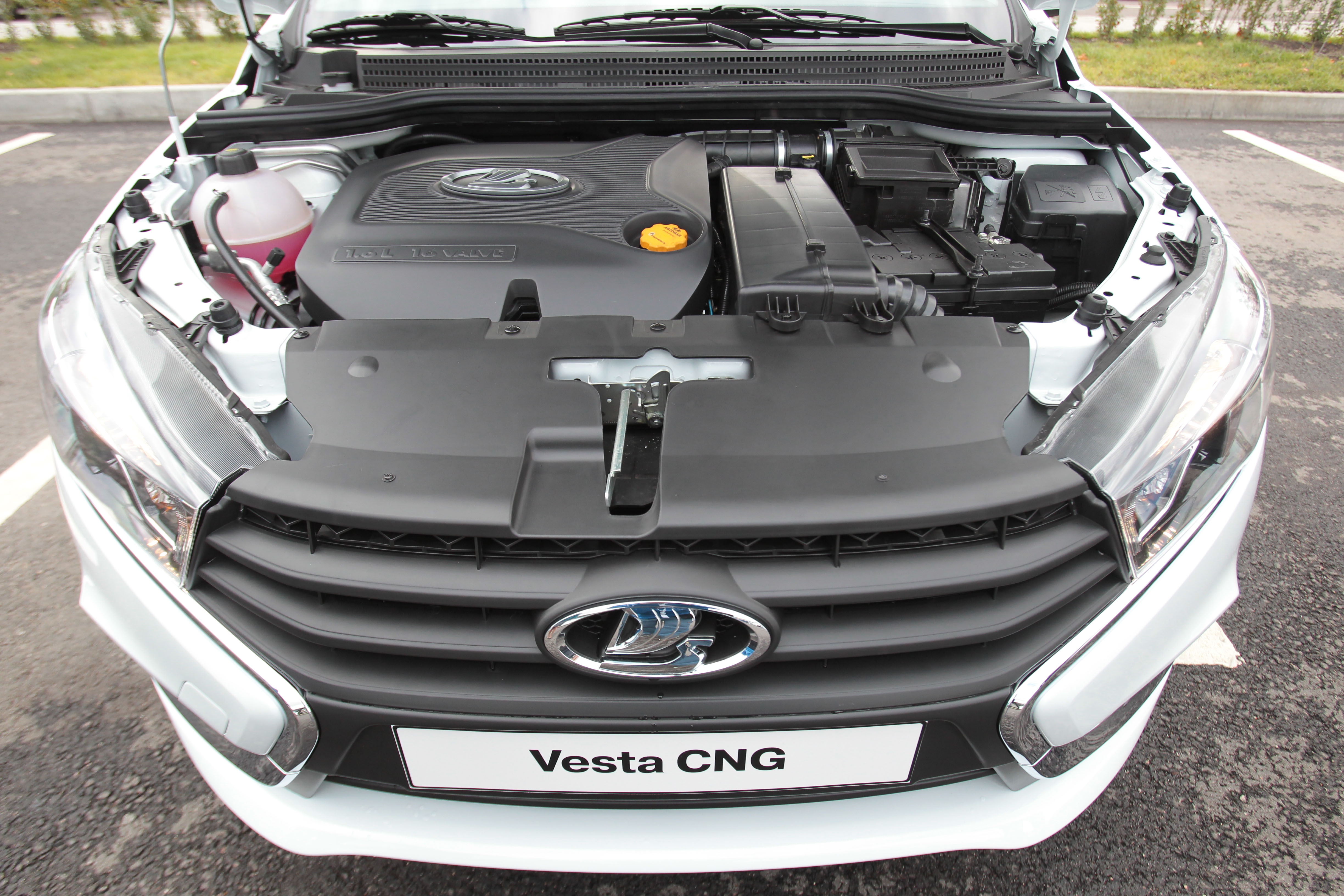 Автоваз намерен в этом году выпустить около 1 тысячи Lada Vesta CNG