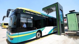В КНР введены в эксплуатацию первые в мире электробусы, заряжающиеся за 10 секунд