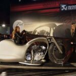 k tekstu Lunnyy gonshchik. Akrapovic Full Moon Concept