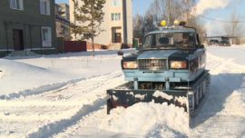 Житель Барнаула превратил «Жигули» в снегоуборочную машину